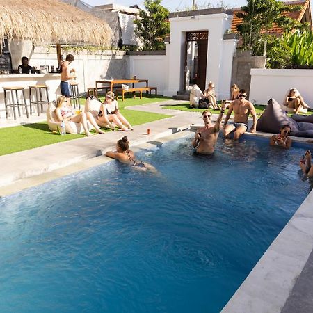 Zentiga Surf Hostel Canggu  Luaran gambar